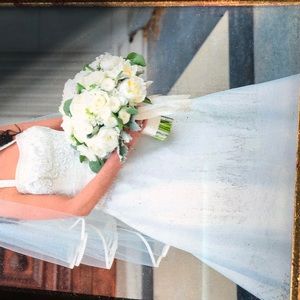 Beautiful fitted body Wedding Dress